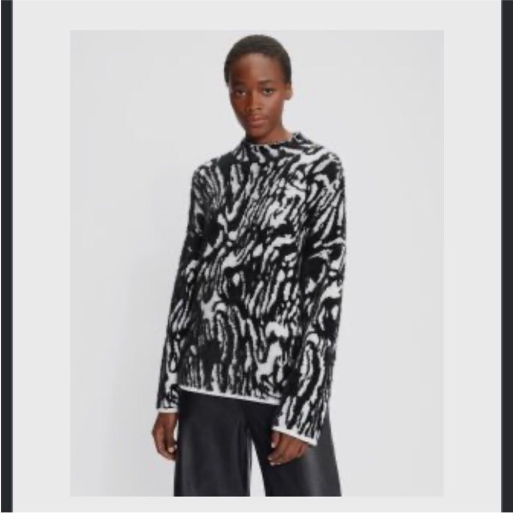 Ted Baker London Zaide Jacquard Print Black & White Fuzzy Sweater Size 1 / Small